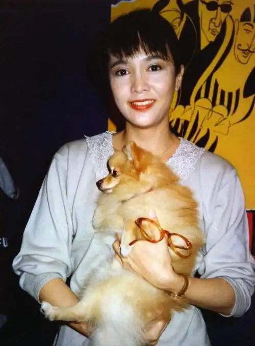 郑裕玲:20岁,我已从佳视转投无线,任长剧女主角,很是幸运.