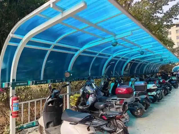 常远里社区中环星干线小区新建电动自行车棚"一口气新增了3个电动自行