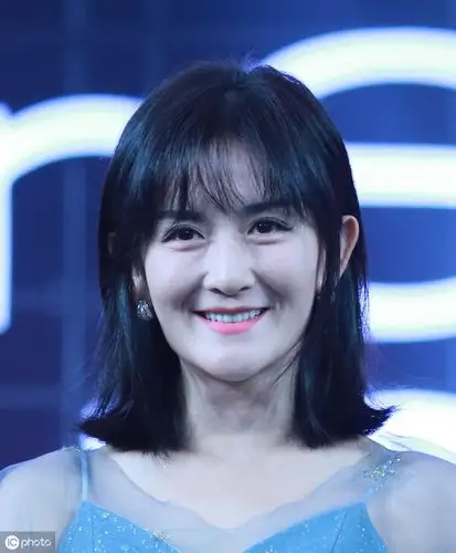 一组女主持人谢娜大笑照,最后一张的女神彻底放飞自我