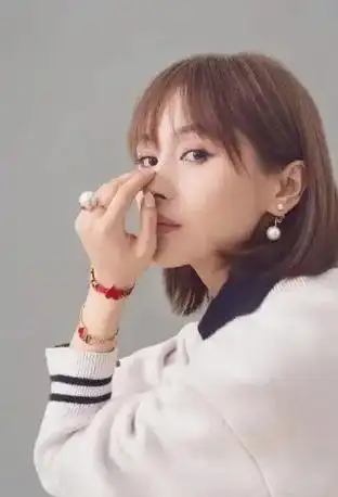 演员王子文:(原名王蒙蒙)1982年2月28日出生于四川省成 - 抖音