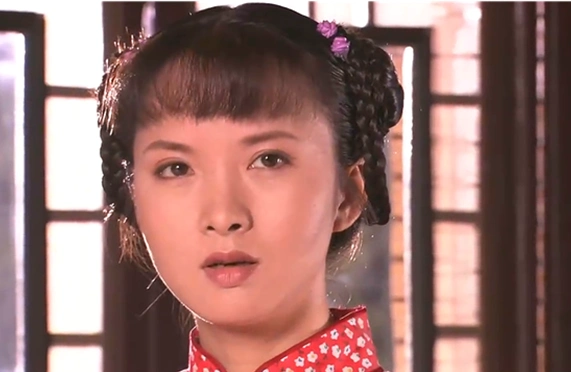 谢兰演活了一个精明泼辣又俏丽妩媚的丫头,让人觉得这样的香秀与其说