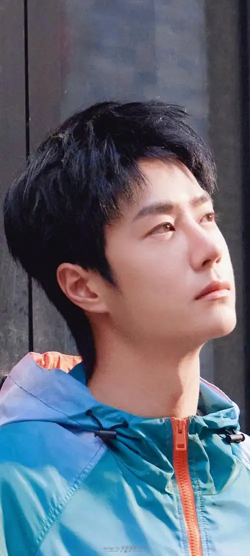 王一博渐变色冲锋衣#王一博侧颜太完美了!