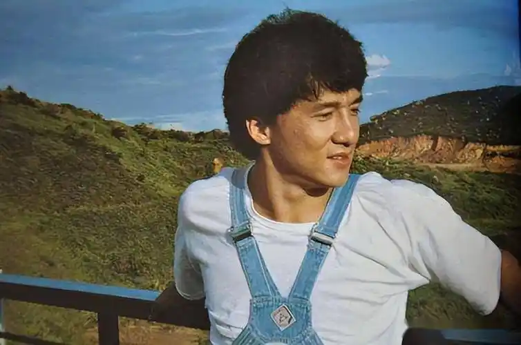 这3位拒改国籍的艺人真霸气_甄子丹_成龙_进行