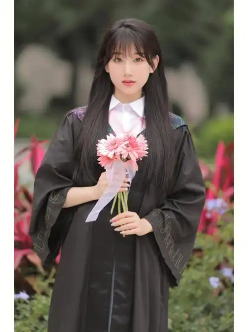 广西大学毕业季学士服写真