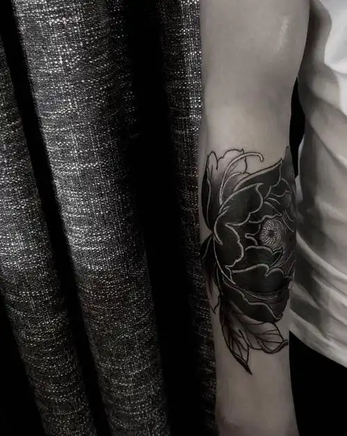 遮盖纹身图片_手臂新传统花牡丹花纹身图案