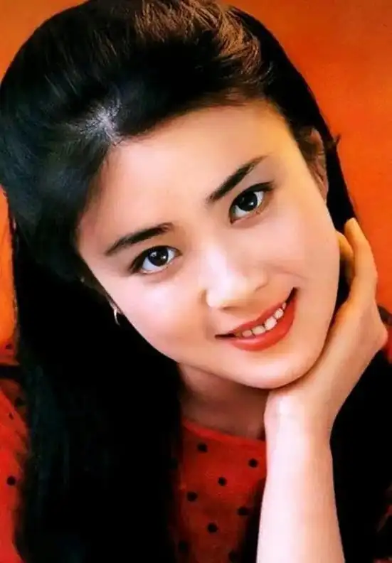 傅艺伟性感妩媚风情万种