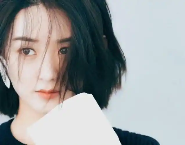 赵丽颖剪短发了##赵丽颖黑色短发