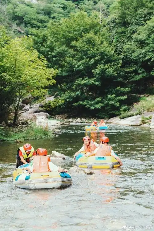 寻美湖北#罗田大别山峡谷漂流是天然形成的河道,水流急,落差大,全长5
