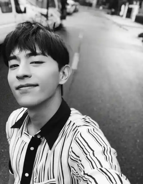 出道7年,从路人甲混成最当红小生,却因一段虐恋不敢恋爱_邓伦_金晨