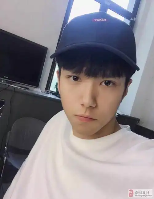 【帅男秀场】余辰恩 19岁 摩羯座 学生