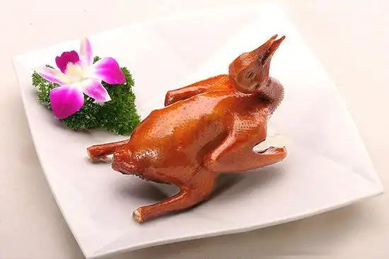 出处:广州大条鱼海鲜酒家 推荐理由:选取长江大桂鱼或江鱼的鱼腩,肉质