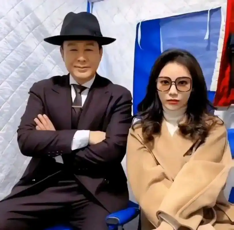 张颂文的妻子名叫陈素珍,来自江苏苏州,毕业于南京大