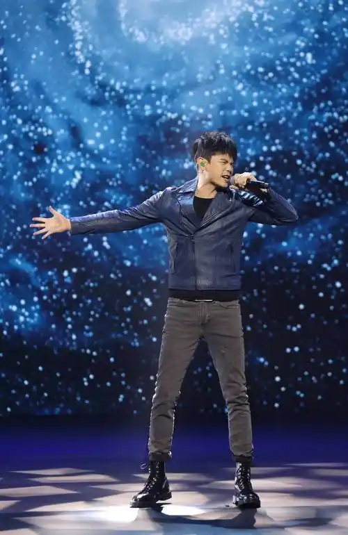对张恒远来说都同样充满激动和期待的心情,让今晚的歌声汇聚成美好的