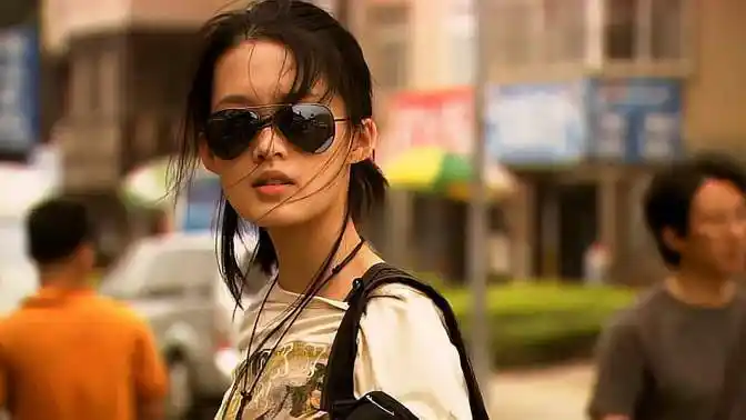 守望的天空:葡萄无家可归,带着妹妹和傻子哥哥,到处游荡-影视综视频