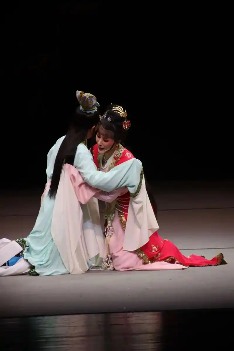 昨晚的越剧《孔雀东南飞》花飞版剧照#绍兴小百花越剧团 - 抖音
