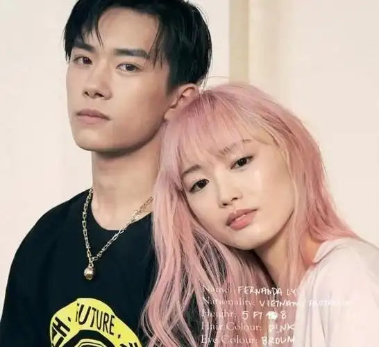 那些与易烊千玺合照过的人,只有他让易烊千玺当成宝贝