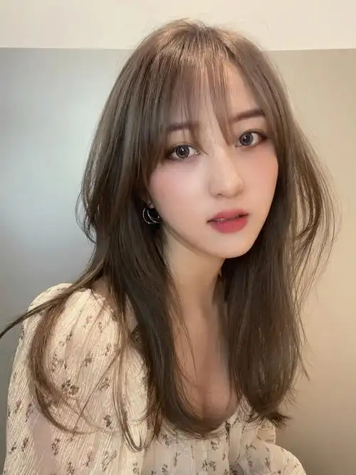 修颜奶茶色显白减龄的发色