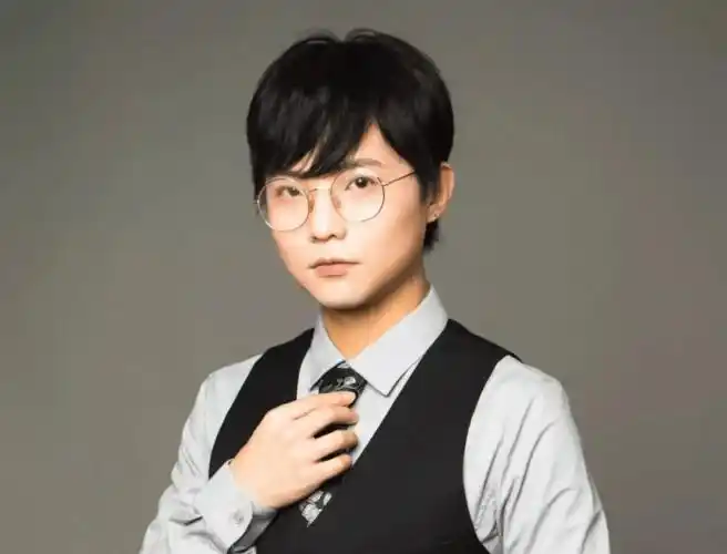 和柯暮卿一样,风袖同样也是音熊连萌旗下的配音演员.