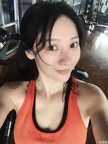 其实健身对女星的好处很多的,健身不紧能让你保持好的身体状态,还对