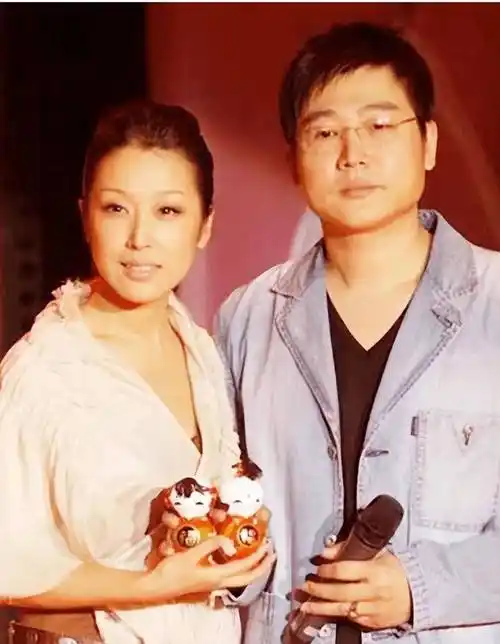 曾与那英齐名,3任男友去世,坐牢,破产,她到底经历了什么?