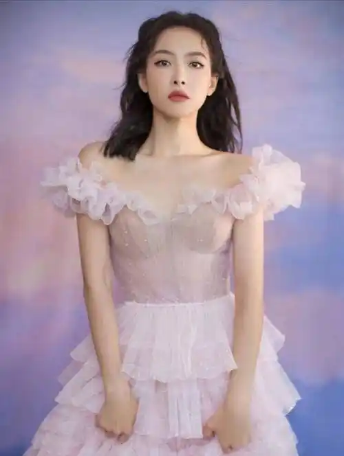 赵丽颖,宋茜比美,童瑶爆痘,陶虹法令纹明显_女明星_造型_李易峰