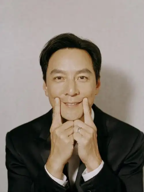 50岁吴彦祖久违出席活动,没化妆也迷倒一片!果然男神还是老的帅