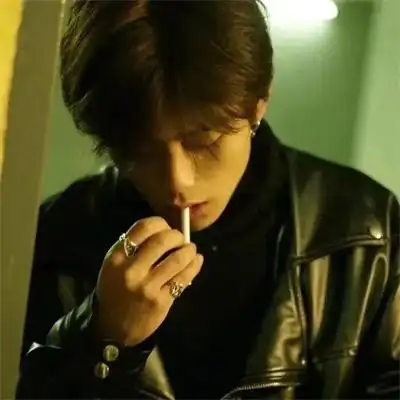 稳重暗色调成熟冷酷男生头像图片 好看有深度的成熟微信男头_男生头像