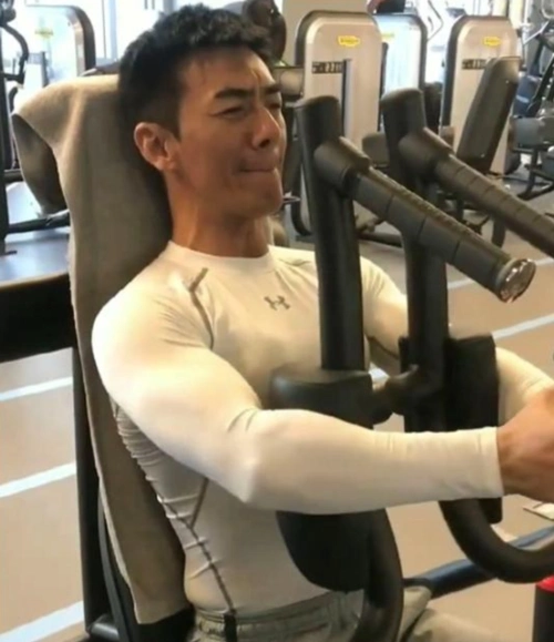 "兵王"任天野:曾是刘欢保镖,单挑打趴吴京,今50岁仍帅气有型肌肉抢镜