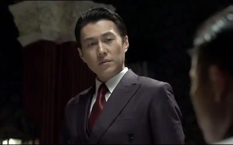 丧钟计划开启,明台面临危险,明楼怒骂毒蜂:你混账!