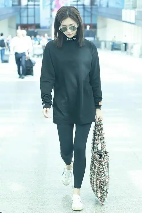 江疏影紧身裤秀美腿表情严肃闷闷不乐网友江疏影怎么了