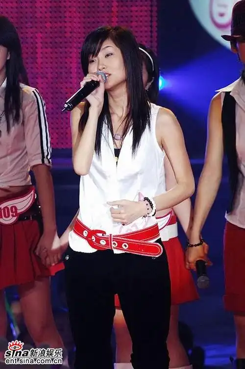 图文:2006超级女声复活赛--党宁登场演唱