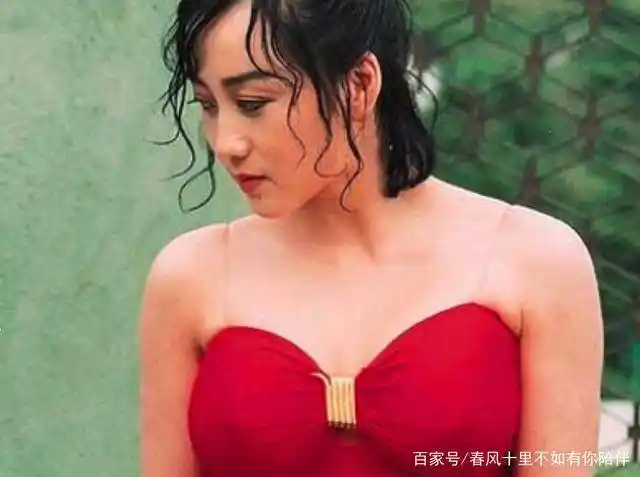 才明白啥叫难得一见的美人,难怪李连杰捧在手心 - 利智年轻的照片