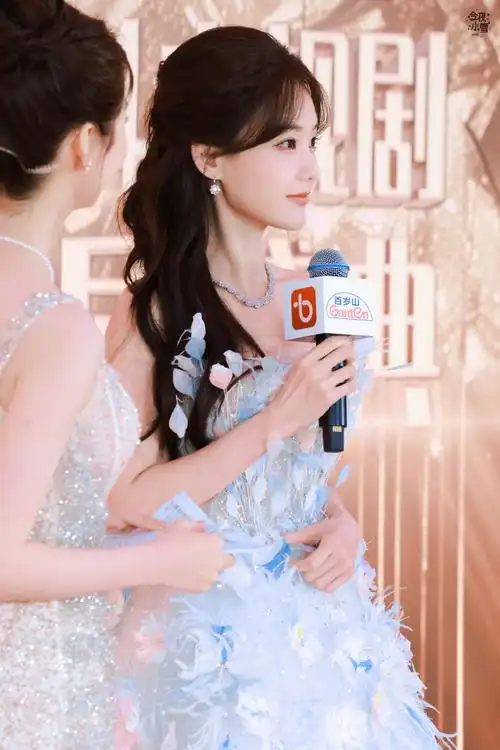 李一桐要和我结婚吗##李一桐裙子上有10000根羽毛##2024电视剧浦适