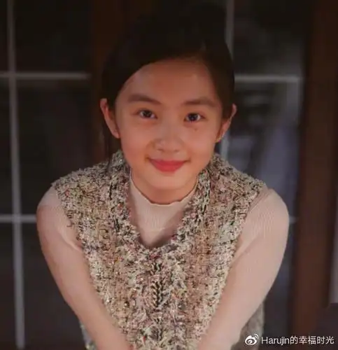 黄多多也太早熟15岁穿无痕裤出镜少女身材不输张雨绮