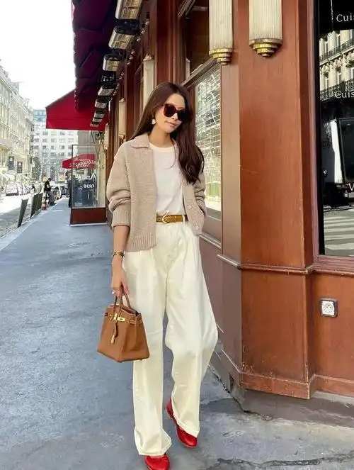 白色阔腿裤搭配什么上衣?掌握4个穿搭思路,照着穿好看又显气质