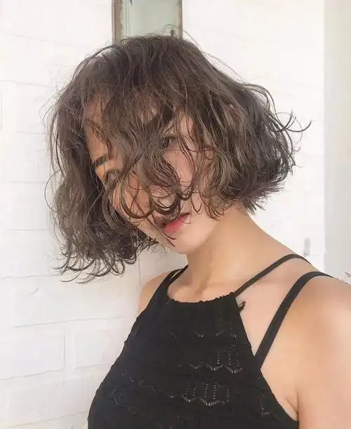 短发爆小卷 女人味十足,卷发图片,发型图片