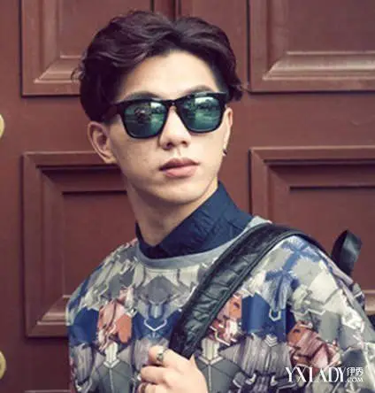 【图】男士中分背头发型新款推荐 时尚复古彰显专属个性