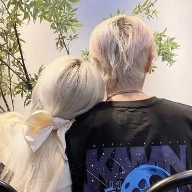 情侣头像一半一张背影