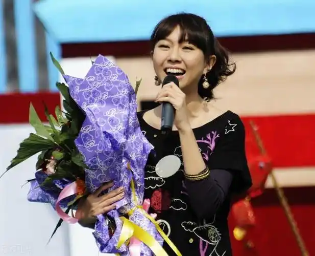 卓依婷这身材,这才是尤物啊!