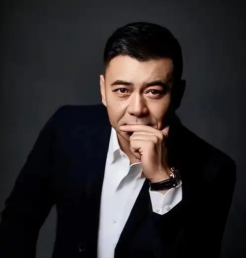 演员王新军成名后抛妻弃子却把秦海璐当成宝如今他怎样了