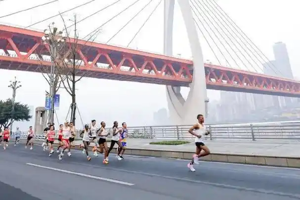 属于重马的千人破三!|马拉松_新浪新闻