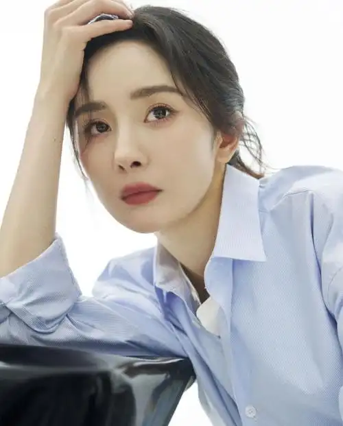 杨幂:我要改变要进步,网友辣评:每次都会吹大牛