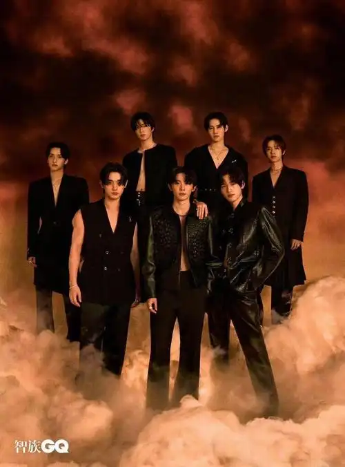 tnt时代少年团登封gq 五月刊,全员黑色西装搭配白色假领