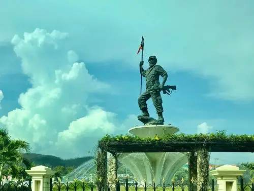 东帝汶首都帝力街景:东帝汶国父雕像