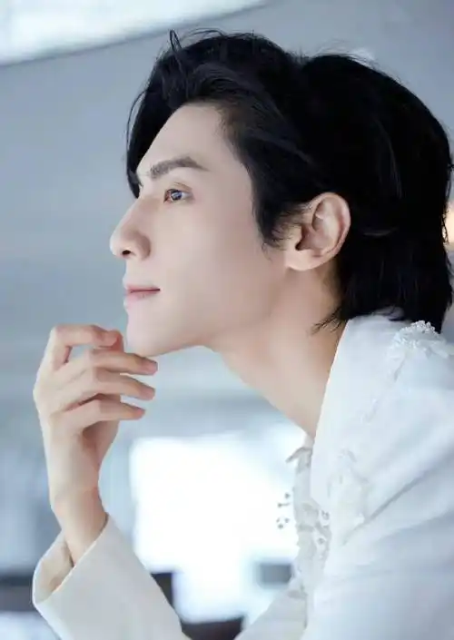 林允恋爱被闪分?罗云熙削骨?黎姿新任传销女王?_恋情_俩人_网友