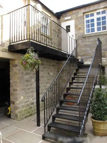 盘锦户外楼梯哪家好,盘锦疏散楼梯和疏散走道,就找得信金属制品