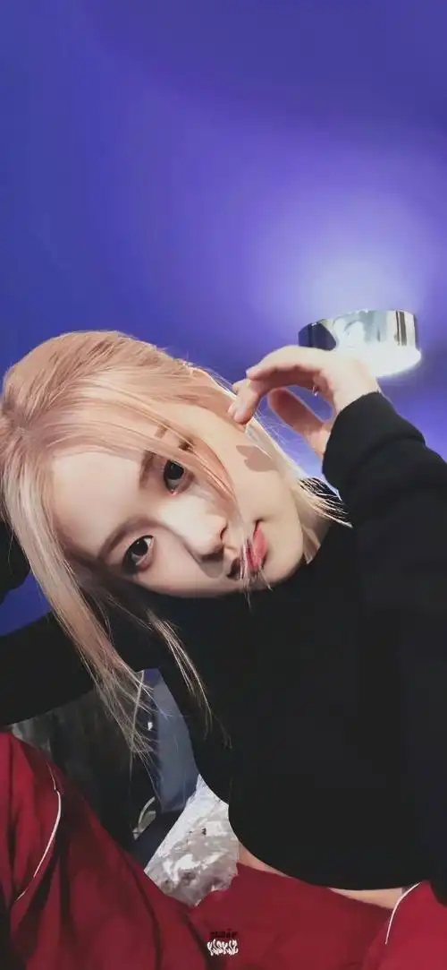 朴彩英#手机壁纸cr.triplenxng/kjskjz