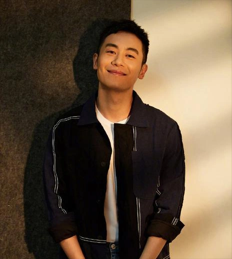 朱亚文光头让我明白,光头真的可以改变一个人的气质__凤凰网