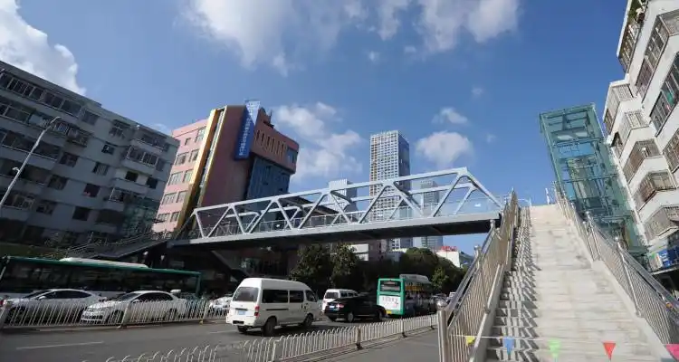 便民新举措!昆明人可以坐电梯上天桥啦