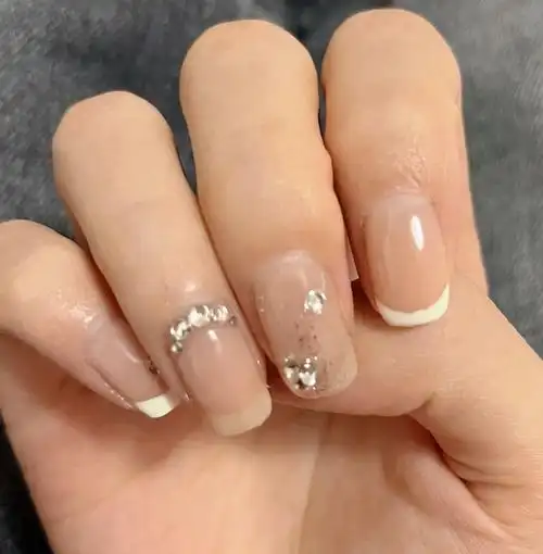 白色法式美甲也太温柔了叭
